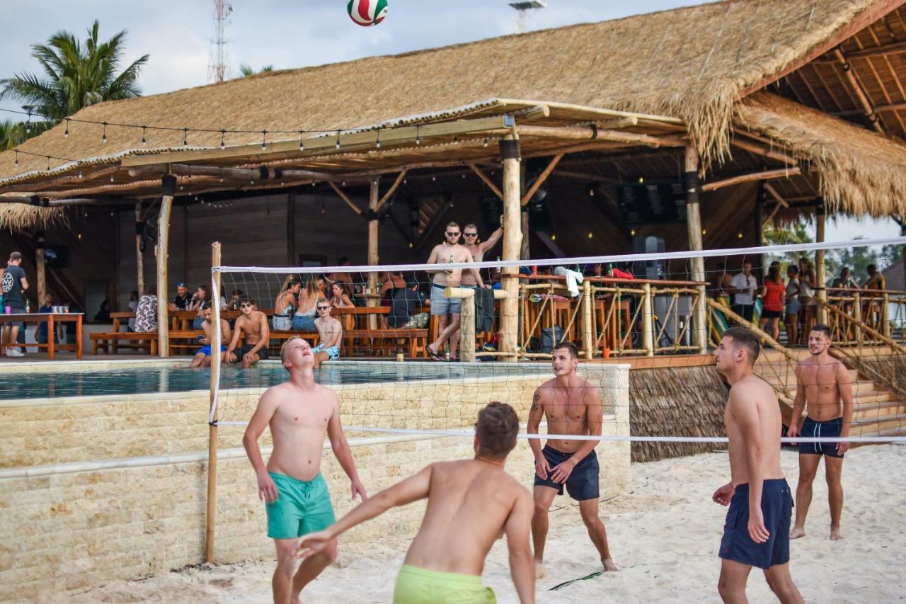 매드 몽키 길리 트라왕간 길리트라왕안 외부 사진 Beach volleyball in Croatia